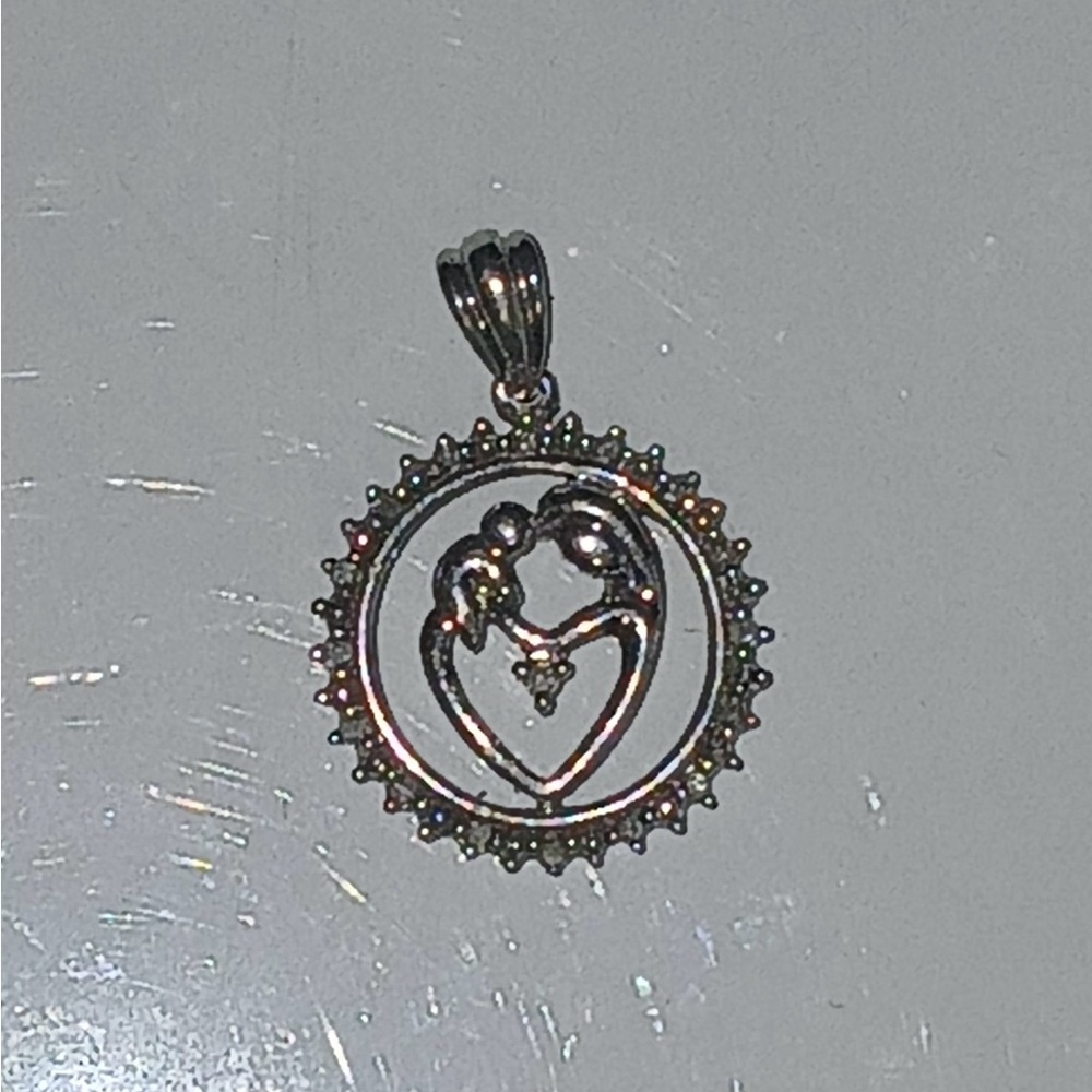 Elegant Silver Pendant Necklace